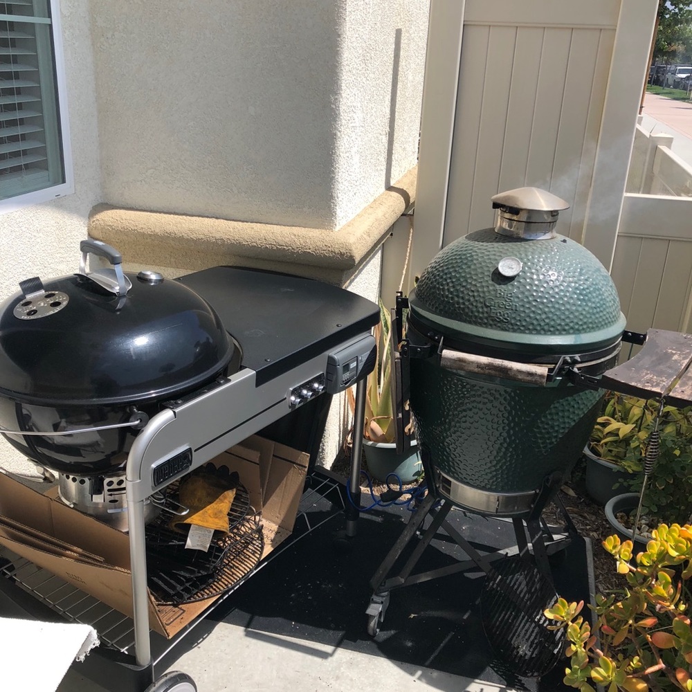 Weber grill - Picture 2 of 2